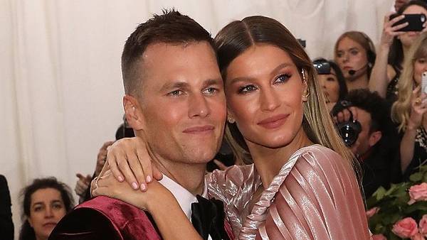 Tom Brady and Gisele Bündchen reportedly hiring divorce lawyers
